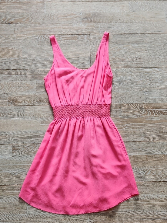 Aritzia Dresses & Skirts - Babaton Pink Sleeveless Smocked Waist Dress